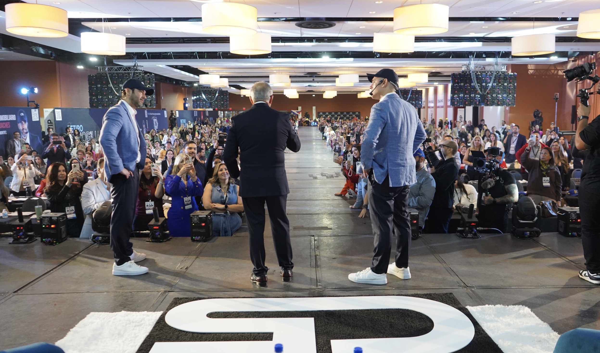 Coaches y comunidad de Retiro Inmobiliario 2026 — el evento de bienes raíces en español más importante del mundo, organizado por C5 Global en Miami.