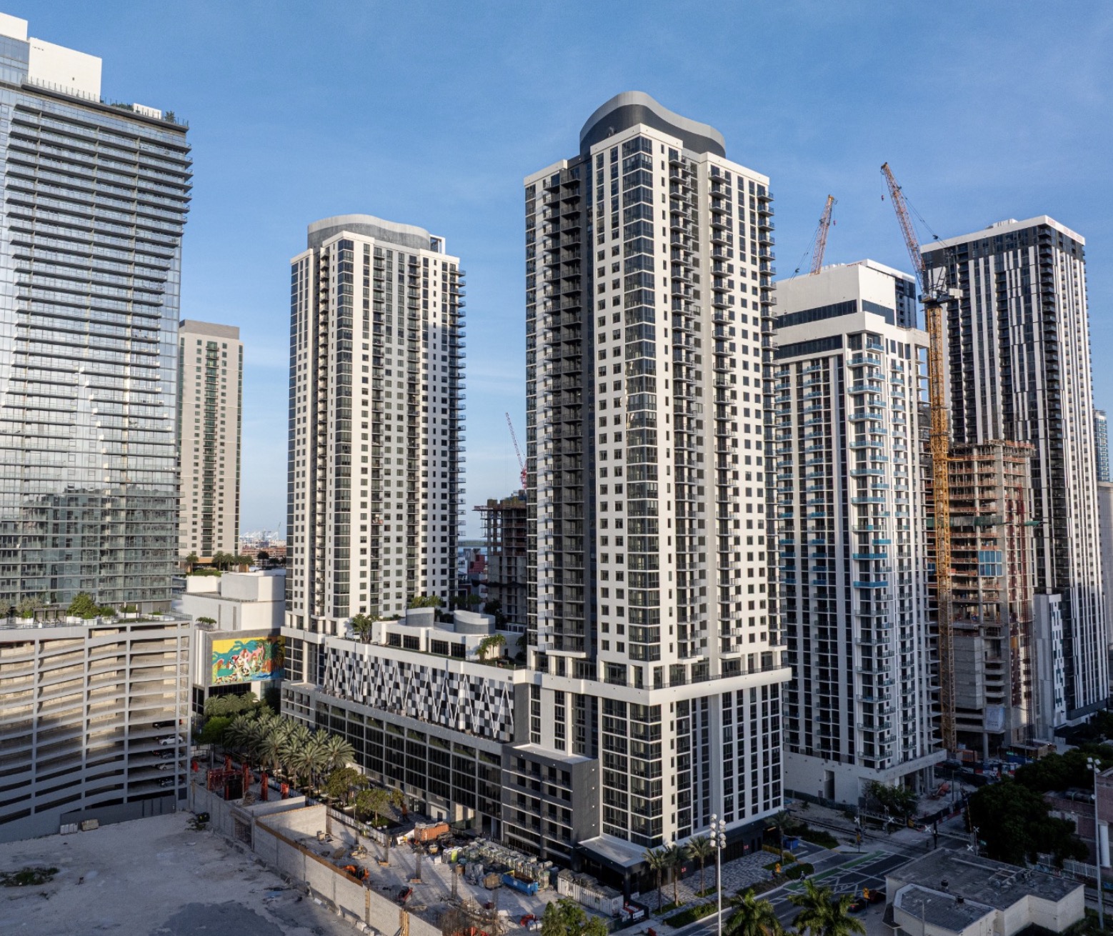 Flow House Miami — fachada exterior del edificio en Downtown Worldcenter